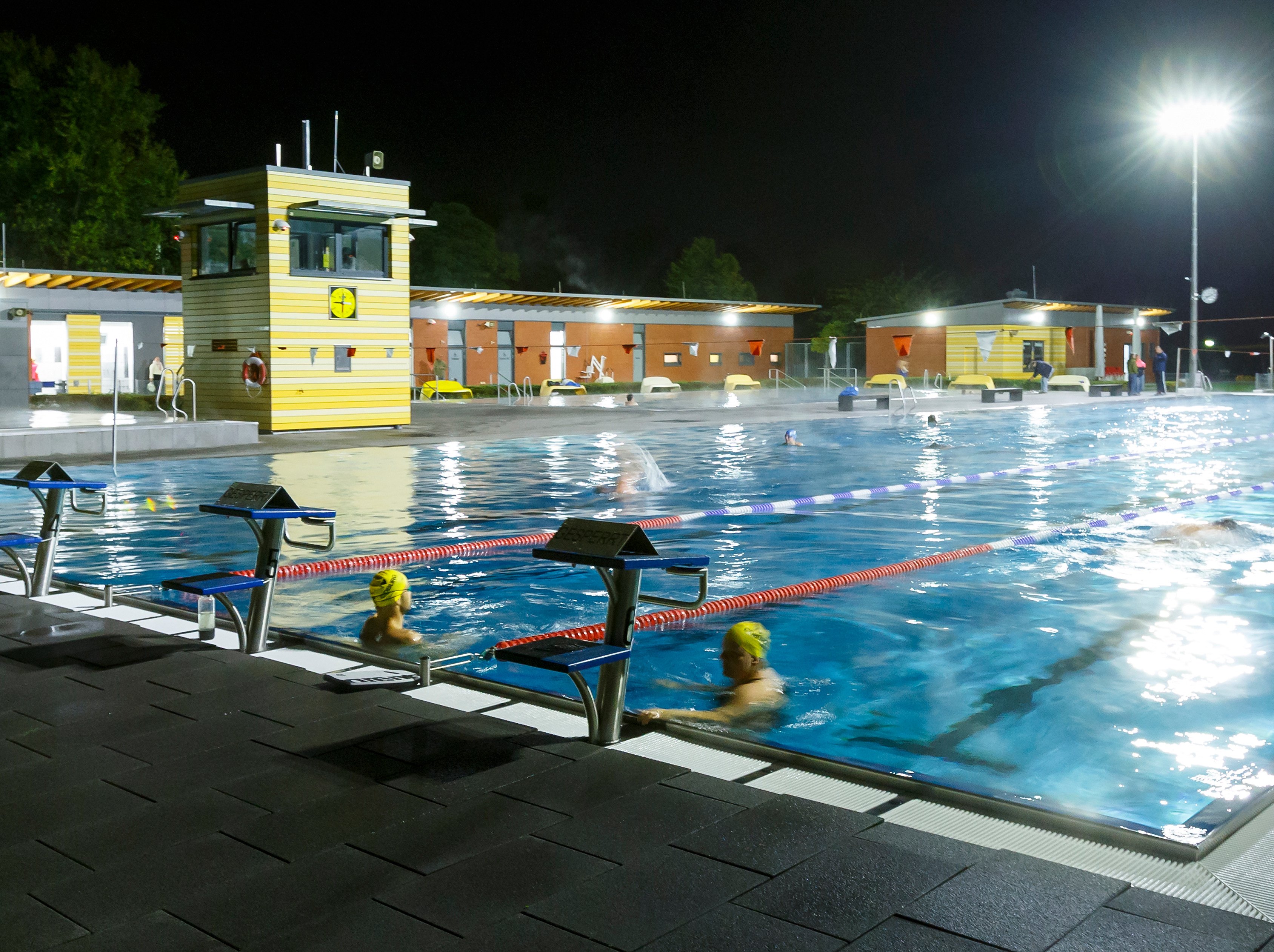 30. September – Flutlichtschwimmen in der Coburg