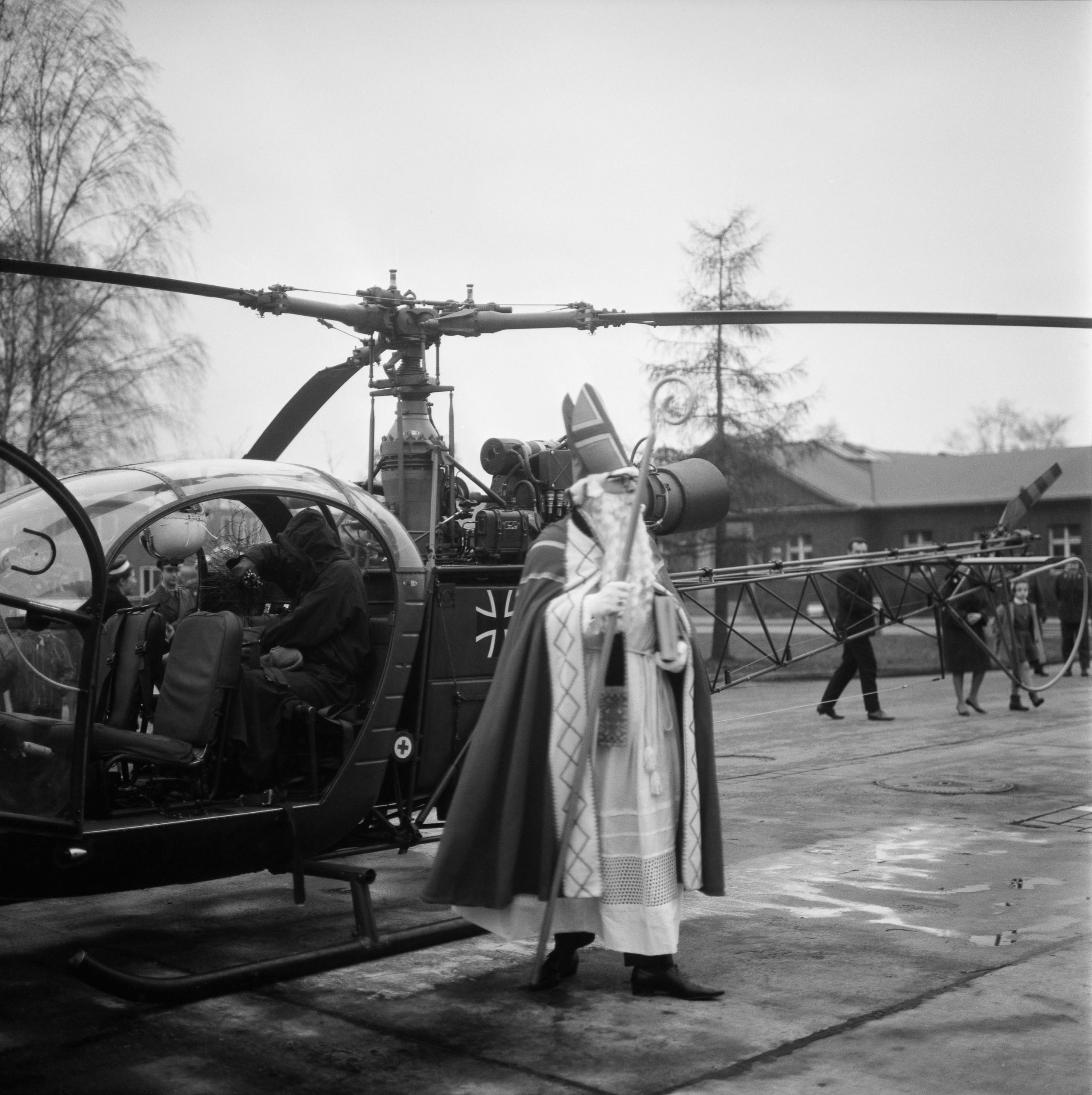Side kick: 1965 kam der Nikolaus im Helikopter