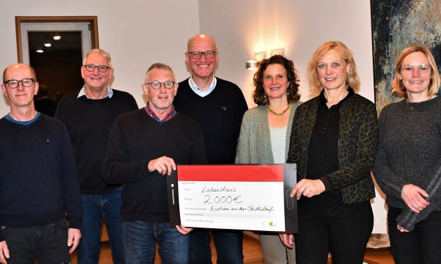 Weihnachtsüberraschung für das Hospiz Lebenshaus: Ökullus-Läufer spenden 2.000 Euro