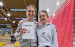 Westfälische Hallenmeisterschaft: Nina und Pauline von den Laufsportfreunden Münster