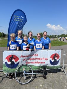 Gruppenbild: Die Einradgemeinschaft bei den Niederländischen Meisterschaften