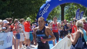 Triathlon: Läufert im Ziel