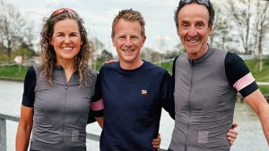 Cycling for Mutoto: Gruppenbild: Christel Vieth, Andreas Steinke und Schirmherr Fabian Wegmann