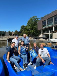 Tretbootrennen 2023: Gruppenbild am Aasee mit den Veranstaltern
