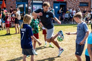 BallLetics: Felix Ingenhorst mit Kindern beim FC Gievenbeck