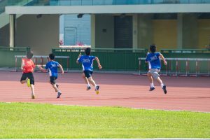 Bundesjugendspiele: Kinder auf Laufbahn