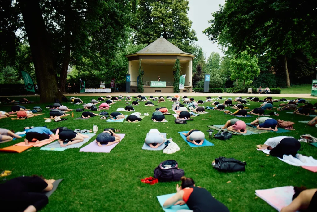 Sundowner-Yoga-Picknick begeistert über 160 Teilnehmende