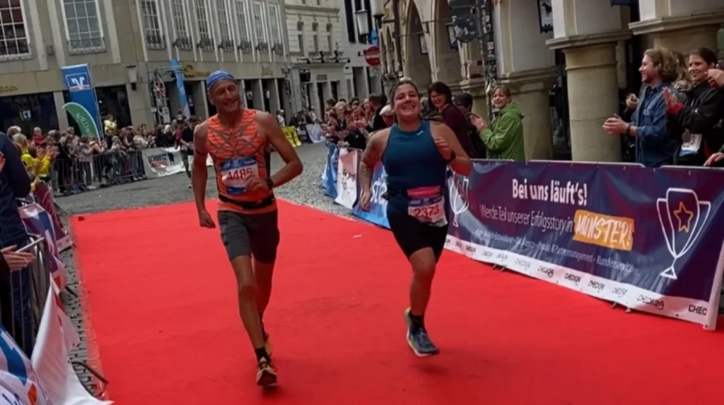 Mit einem Lächeln durchs Ziel: Sinas erster Marathon in Münster