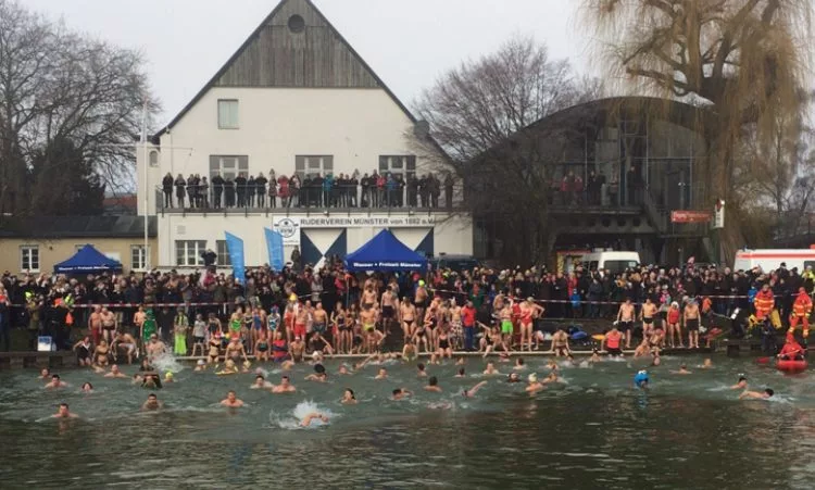 Kein Neujahrsschwimmen – dafür Icebucketchallenge! :-)