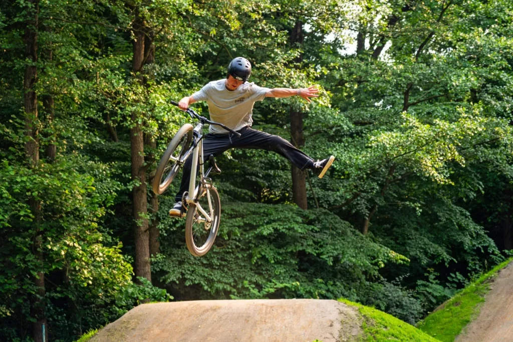 Neuer Dirtbike-Park in Berg Fidel: Action, Spaß und Gemeinschaft
